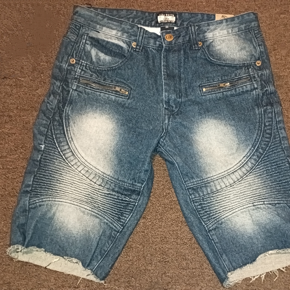 Men's New With Tags Gray Earth Shorts 34 waist 10-in length
